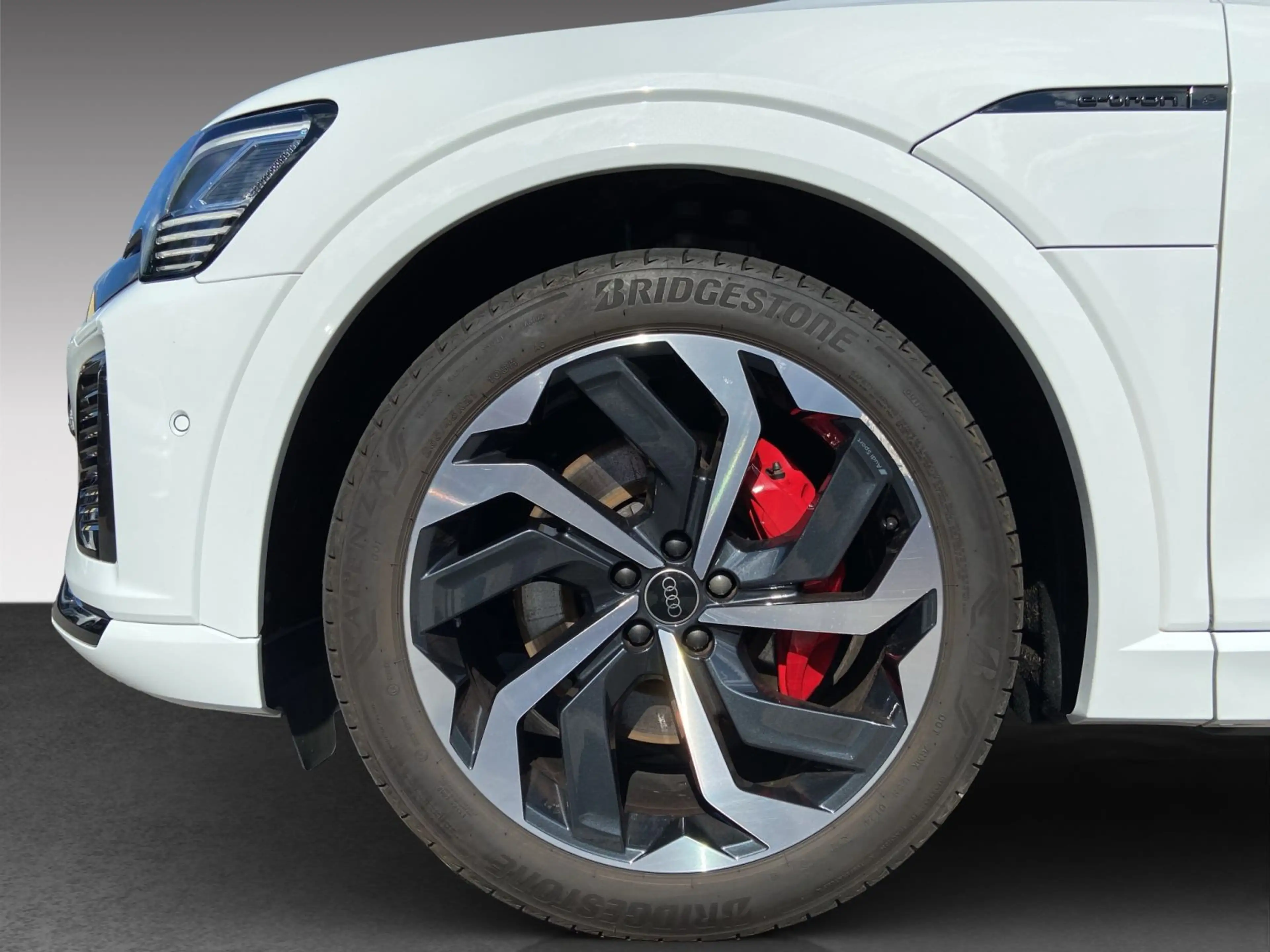 Audi Q8 e-tron 55 quattro 300kW S line MMI PLUS BANG+ — photo 10