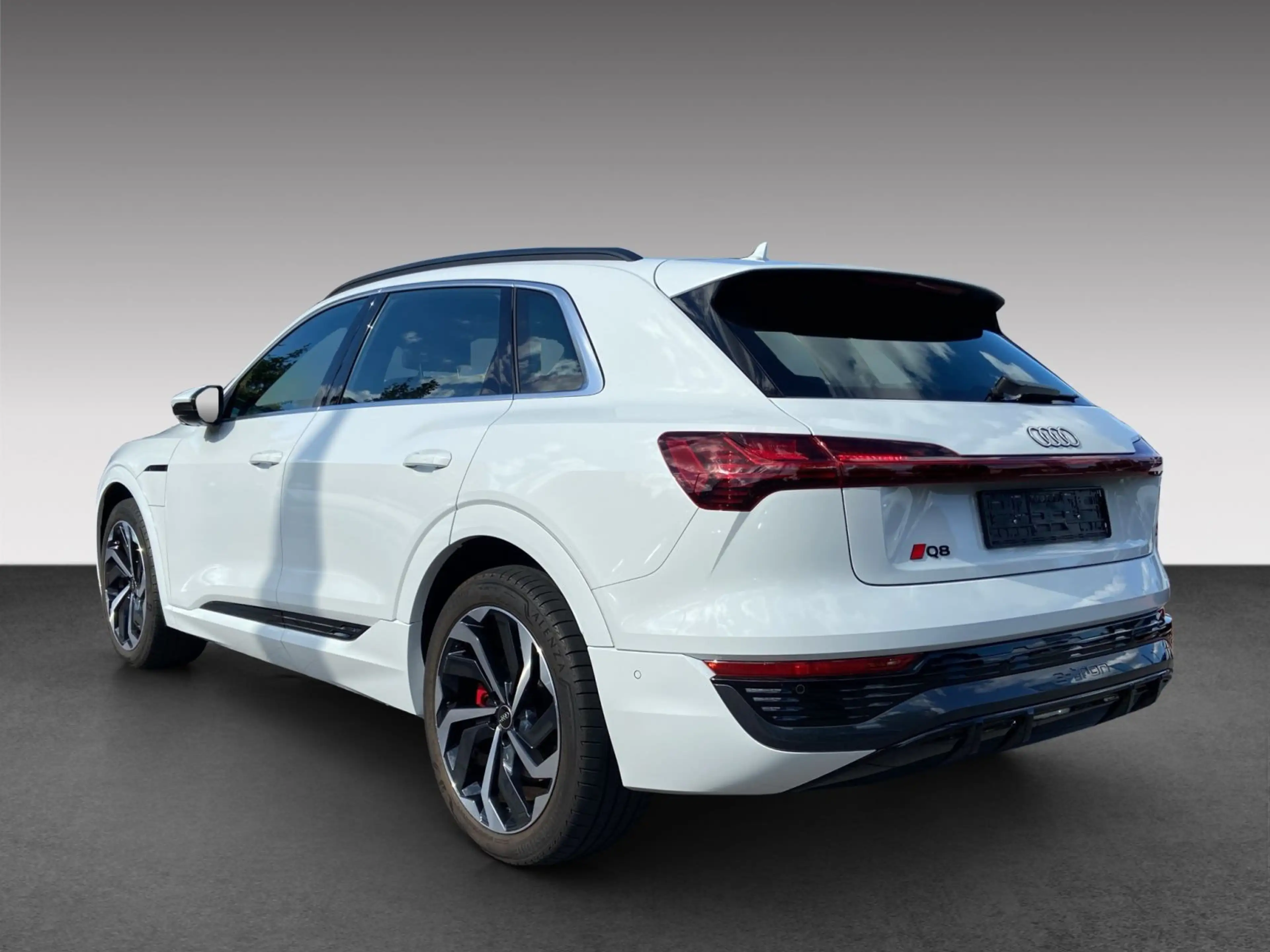 Audi Q8 e-tron 55 quattro 300kW S line MMI PLUS BANG+ — photo 5