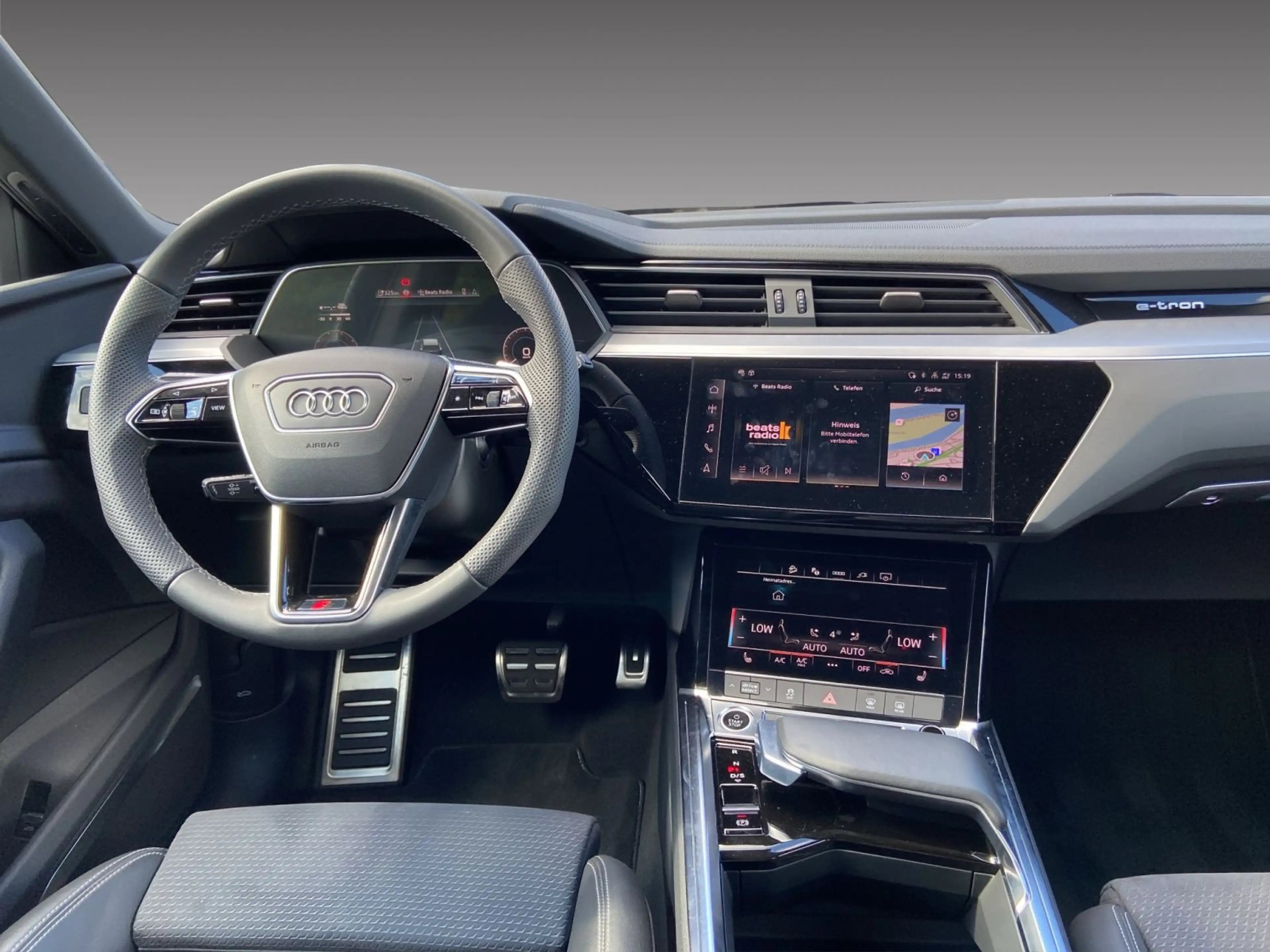Audi Q8 e-tron 55 quattro 300kW S line MMI PLUS BANG+ — photo 14