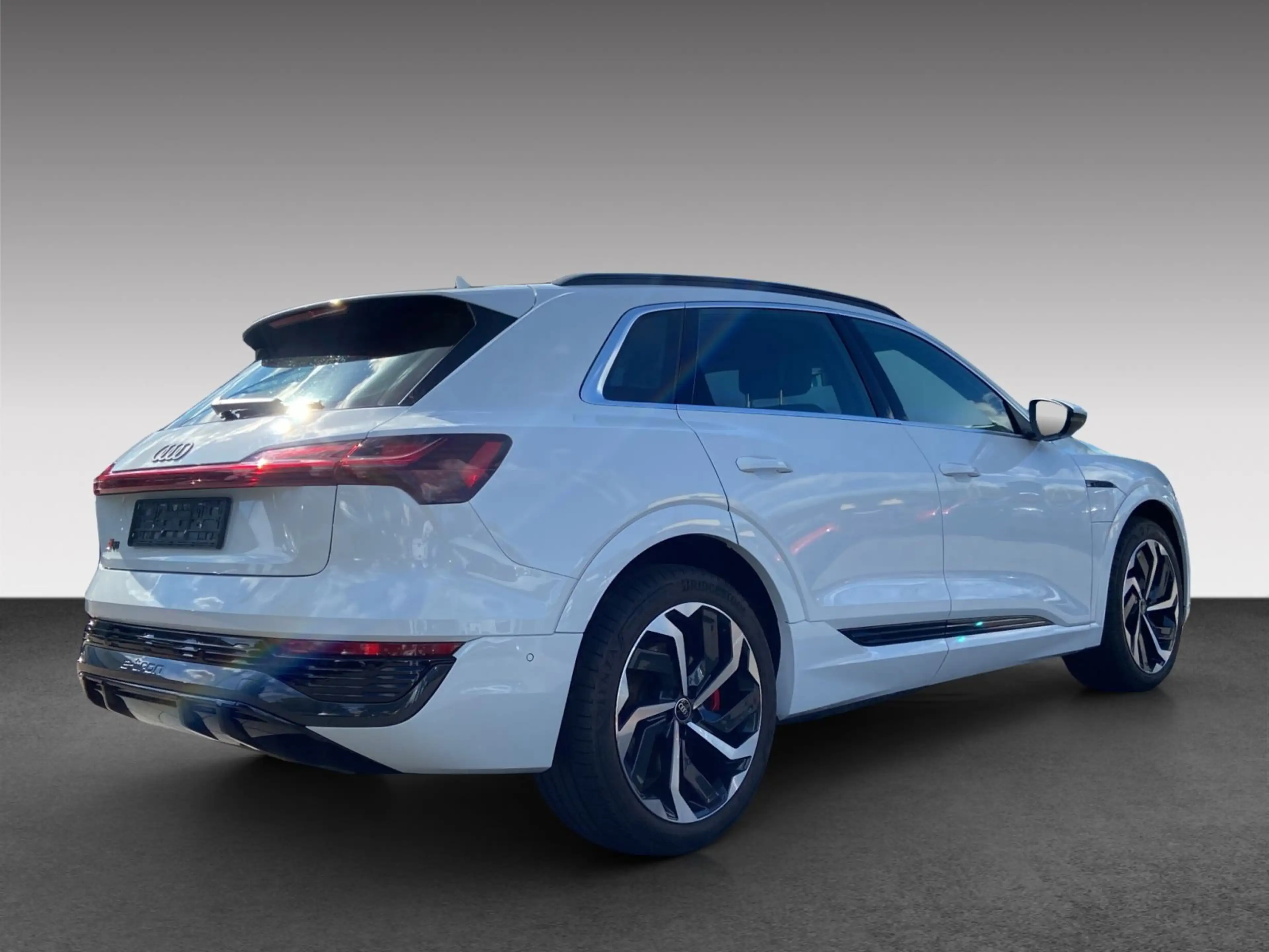 Audi Q8 e-tron 55 quattro 300kW S line MMI PLUS BANG+ — photo 7