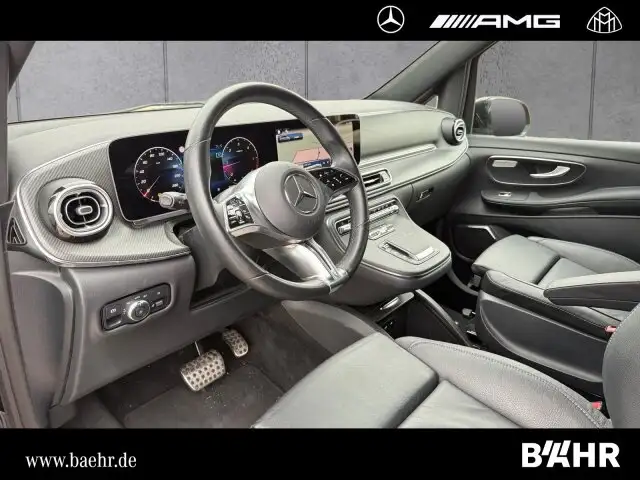 Mercedes-Benz V-Class view 11