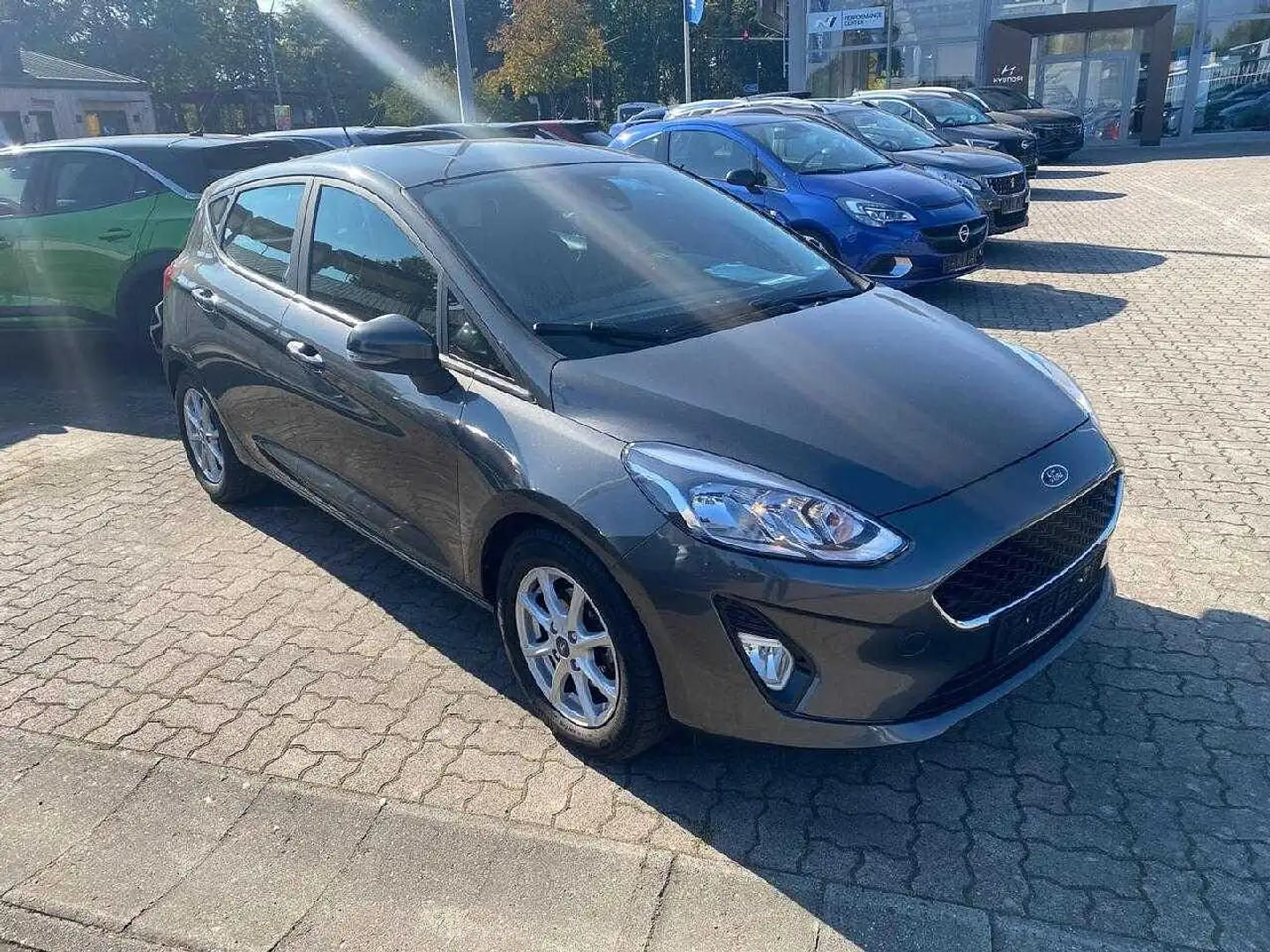 Ford Fiesta Cool & Connect Grau - 2