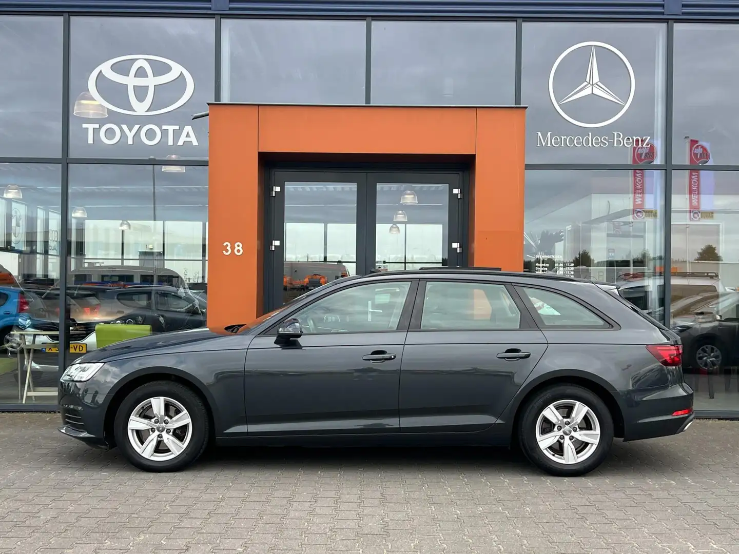 Audi A4 AVANT 35 TFSI|Automaat|LED|Panoramadak|Leer|Navi|P Grau - 2