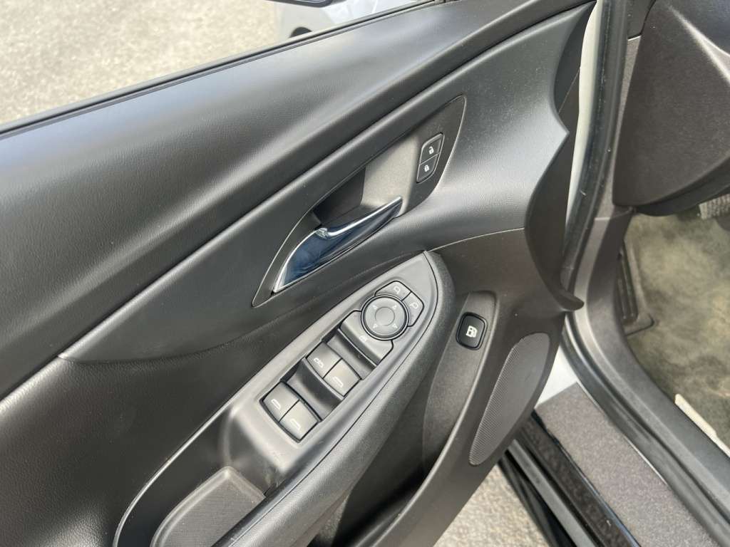 2018 Chevrolet Volt 5dr HB LT — photo 1