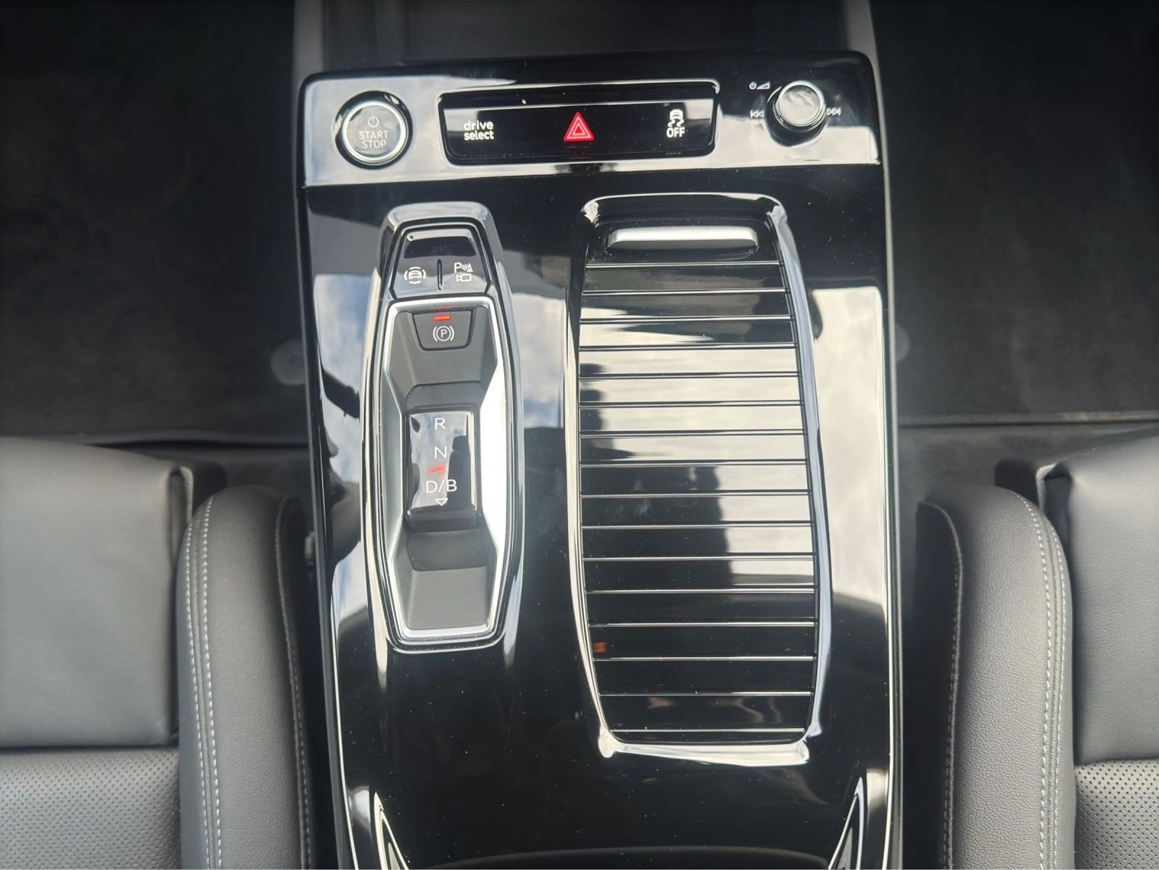 Audi A6 e-tron Q LM20 LEDER MATRIX ASSIST — photo 11