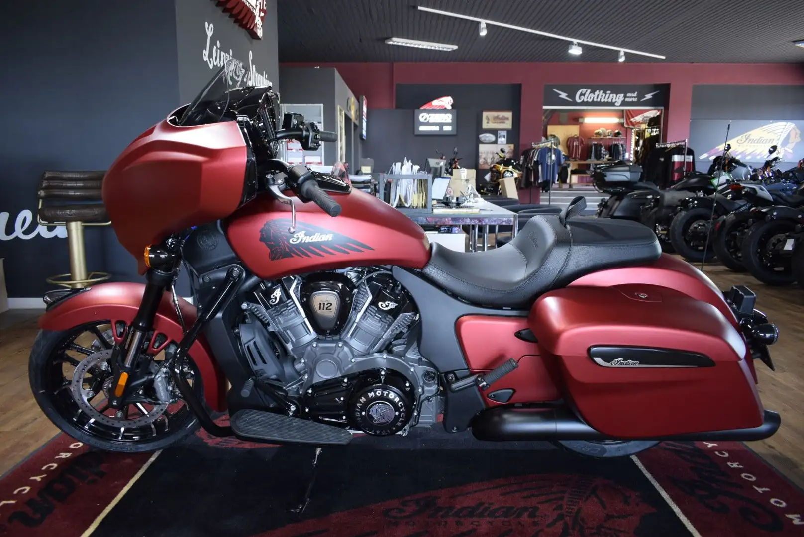 Indian Chieftain Powerplus Dark Horse 112 CUI Sunset Re Roşu - 2