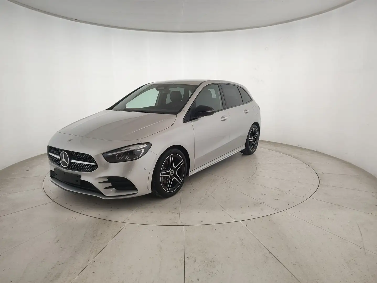 Mercedes-Benz B 180 B 180 d Automatic Premium AMG Line Silber - 1
