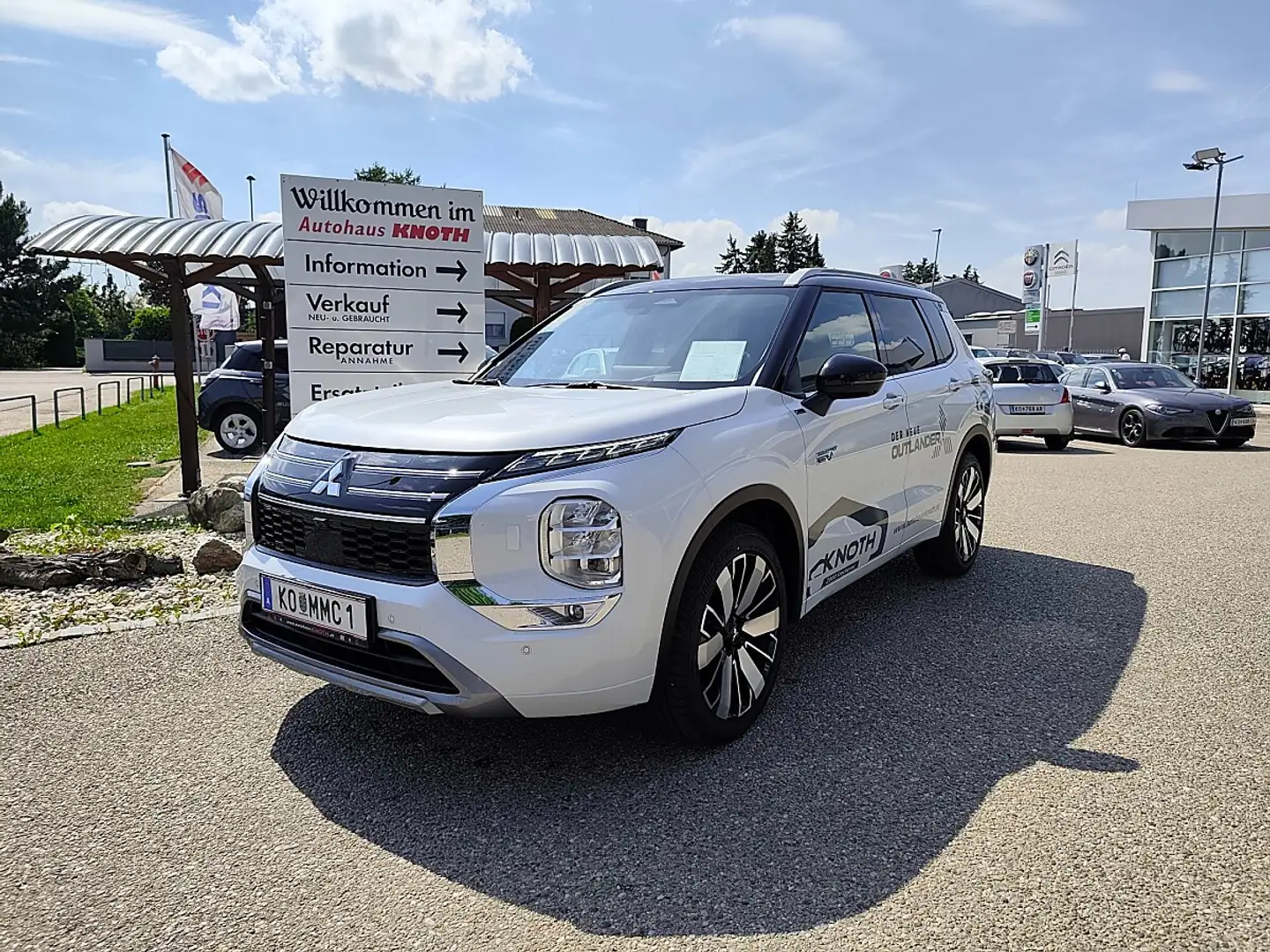 Mitsubishi Outlander 2,4 PHEV S-AWC Diamond Weiß - 1