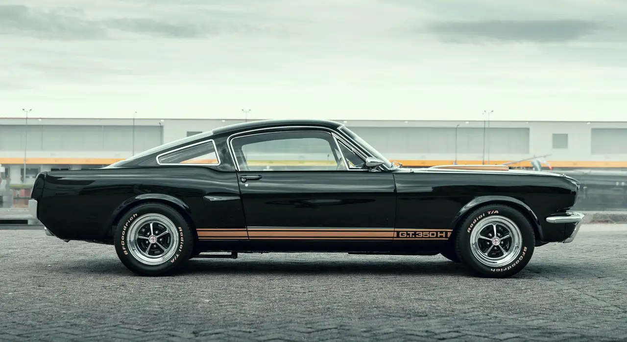 Ford Mustang fastback Hertz tribute, foto 1