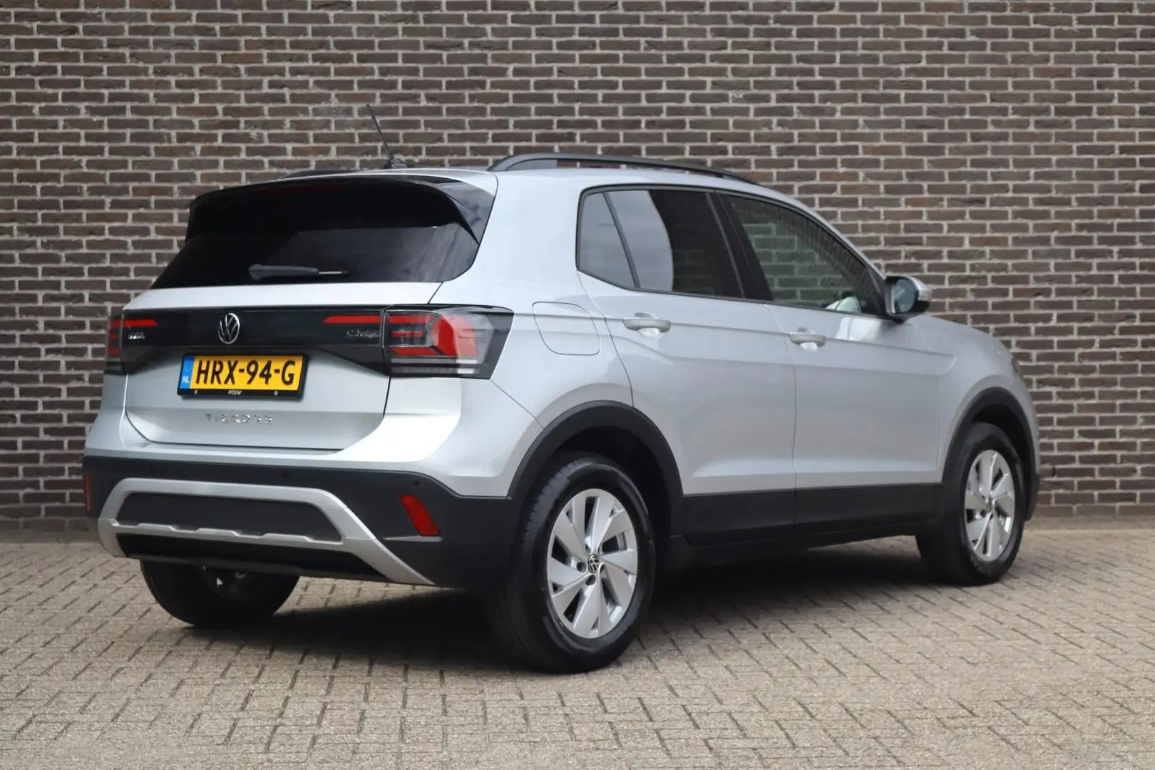 Volkswagen T-Cross 1.0 TSI 95pk Life Edition | Parkeersensoren | Adap Grijs - 2