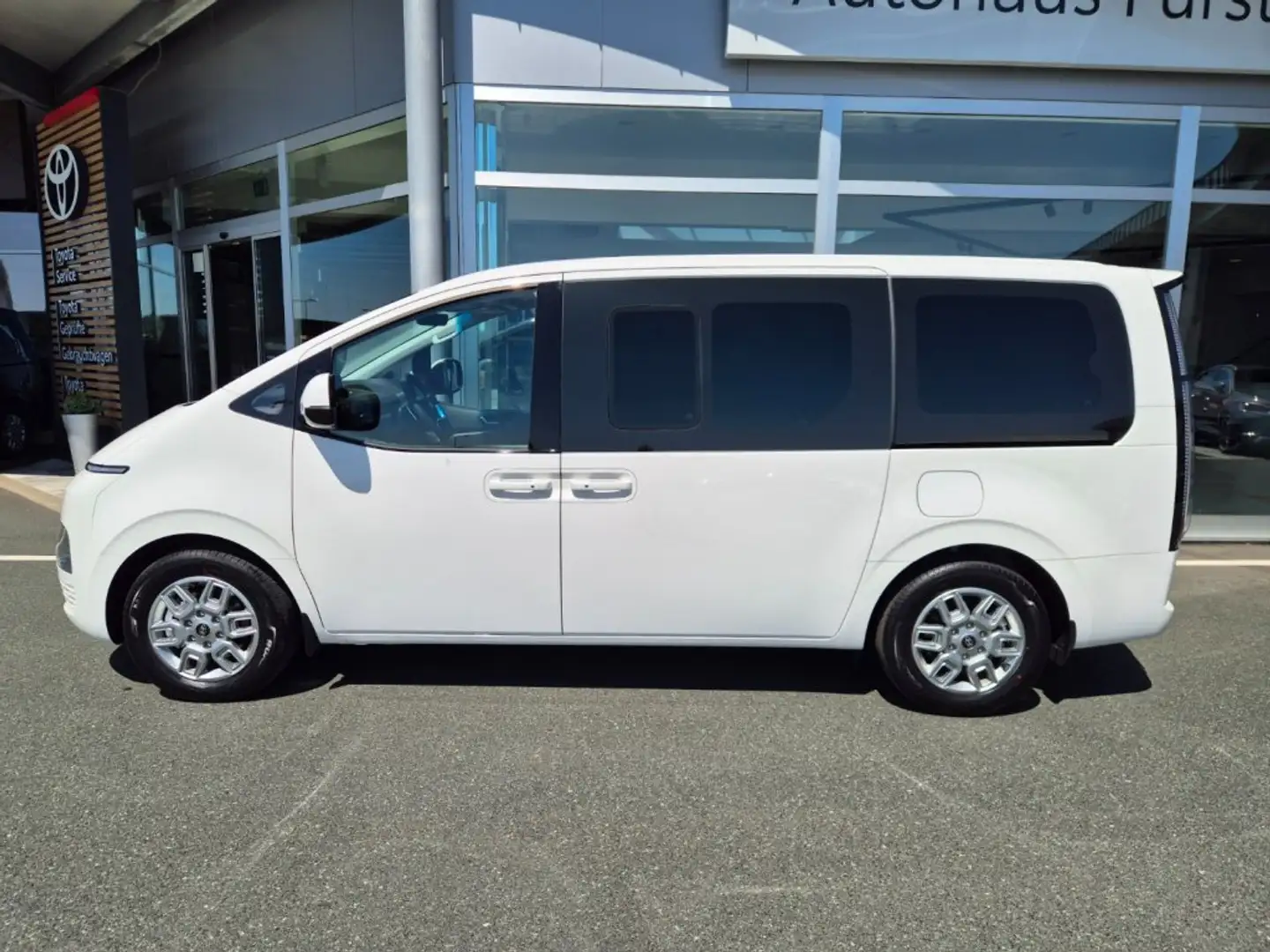 Hyundai STARIA Bus HEV Trend Line 1.6 T-GDi HEV m5ht1-P4 Weiß - 2