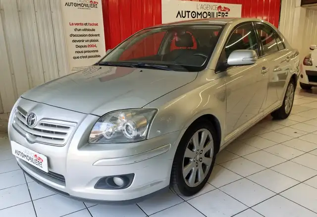 Toyota Avensis 2.2L D4D 150CV 1ERE MAIN
