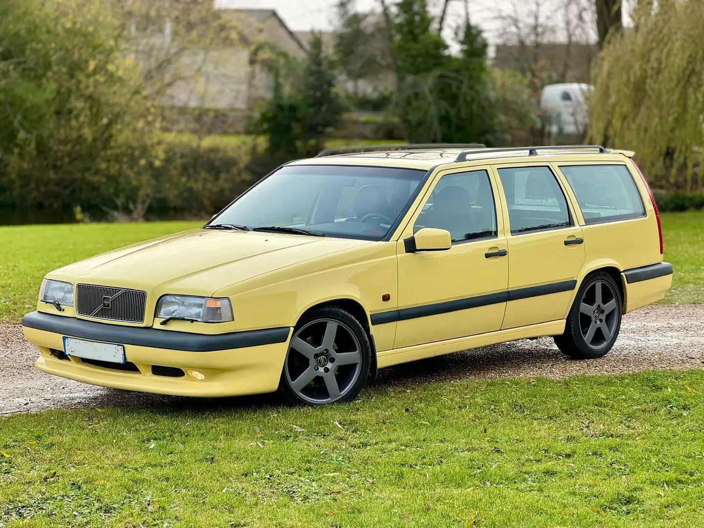 Volvo 850 Жовтий - 1