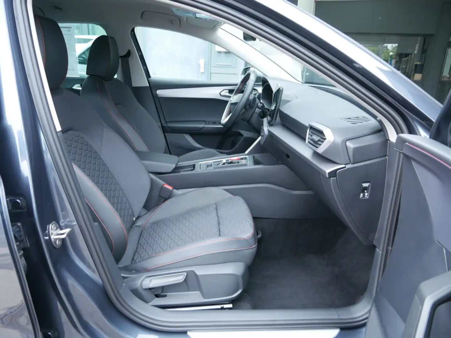 SEAT Leon Sportstourer 2.0 TDI FR 4Drive ACC LED Grau - 2