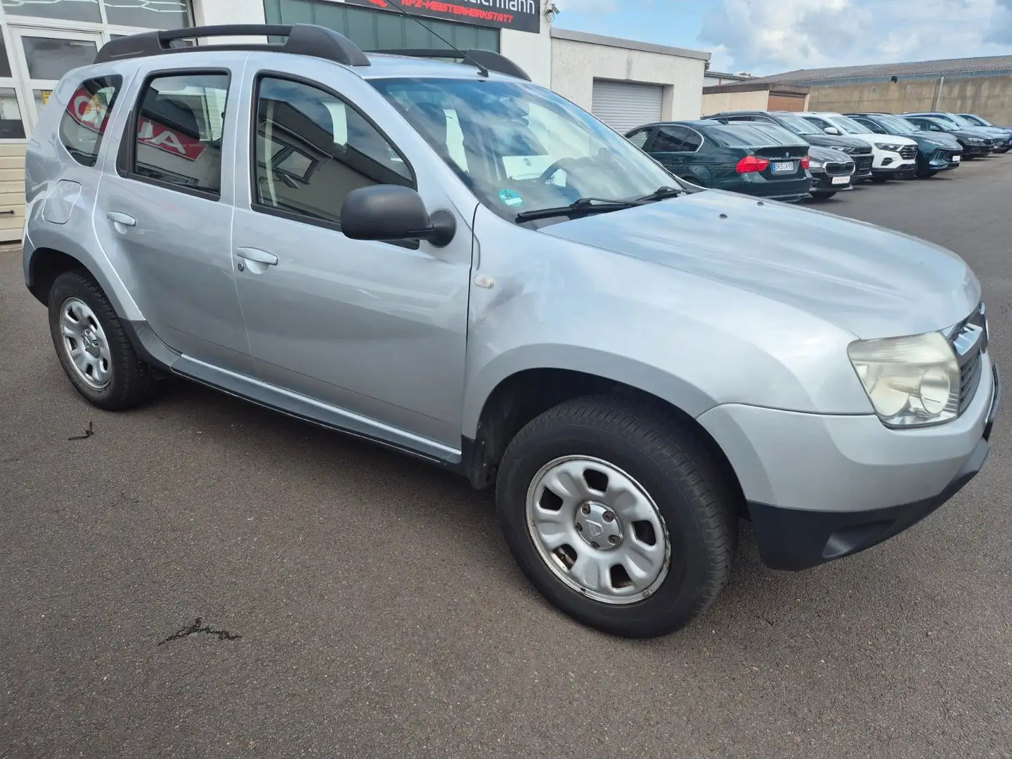 Dacia Duster I Laureate 4x2  Aus 1.Hand !! Grey - 2