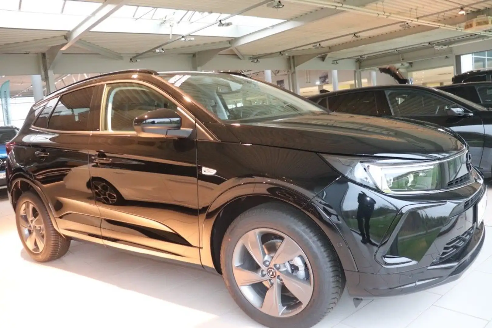 Opel Grandland 1.5 D Automatik GS Schwarz - 2