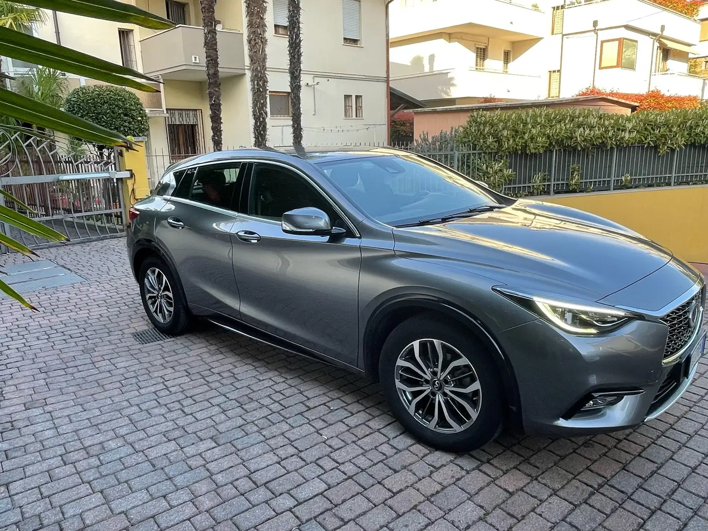 Infiniti Q30 1.5d Premium Tech Cafe Teak 109cv - 1