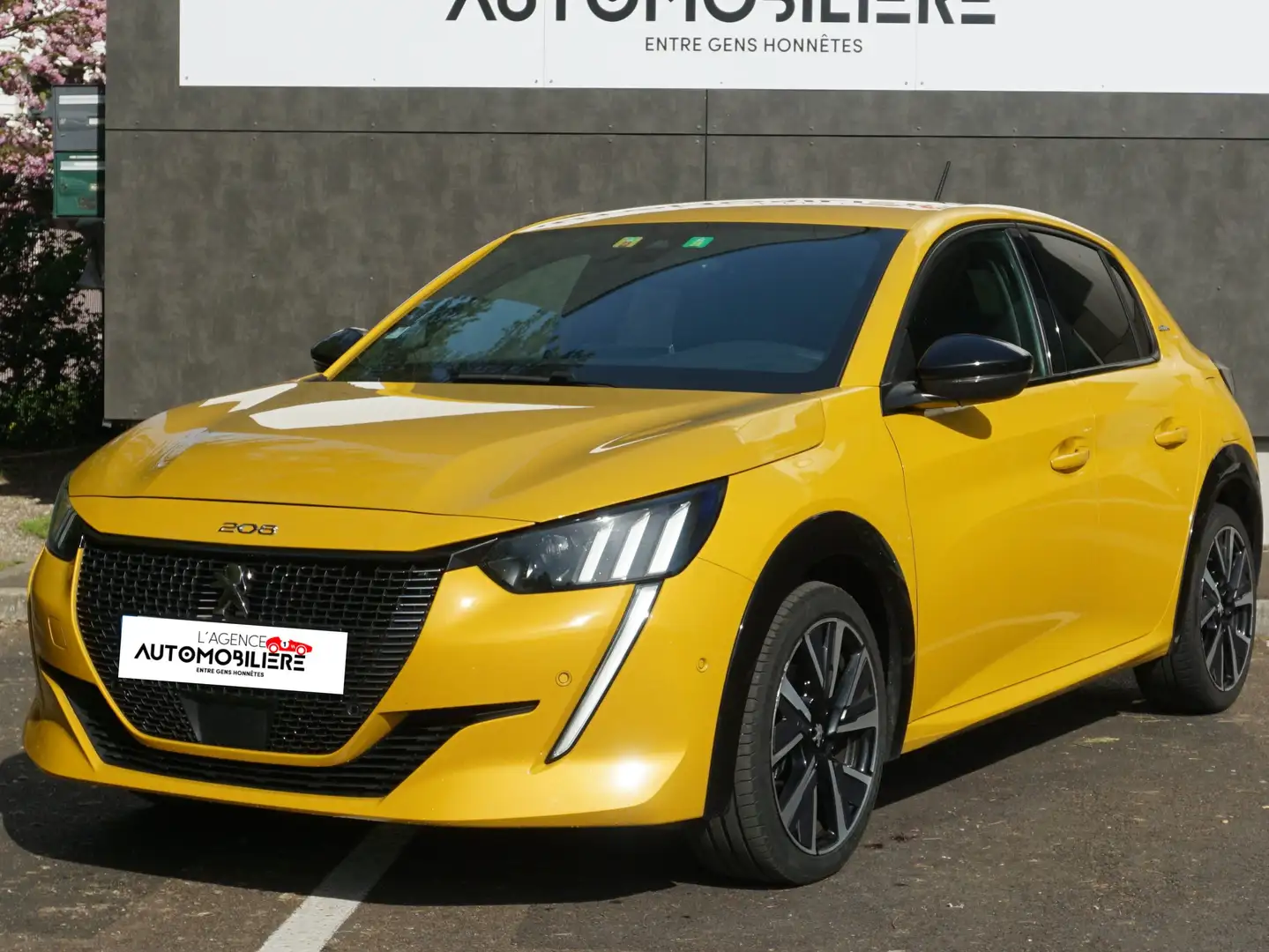 Peugeot 208 1.2 12V S&S 100 ch - GT LINE Yellow - 1