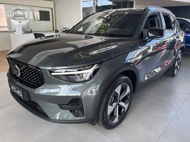 Volvo XC40 XC40 B3 automatico Plus Dark  ---   NUOVO COLORE