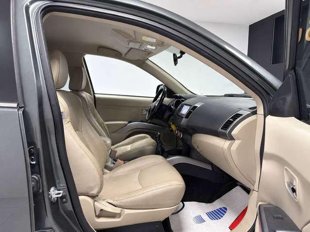 Citroen C-Crosser — photo 12