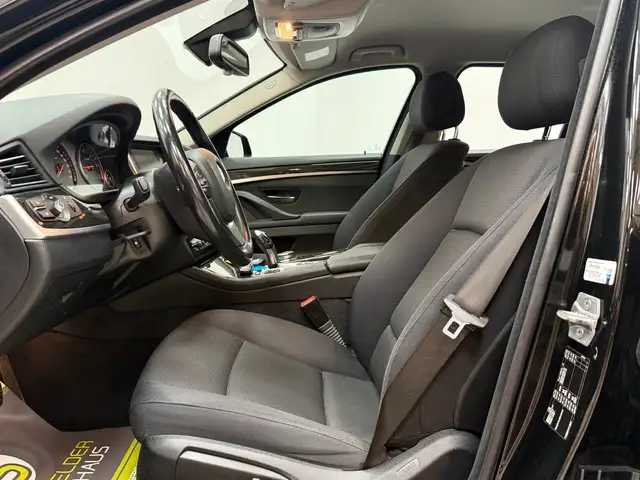 BMW 5 Series view 11