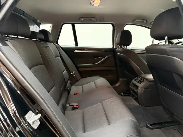 BMW 5 Series view 14