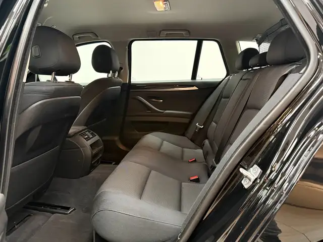 BMW 5 Series view 13