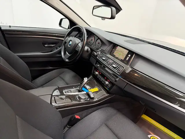 BMW 5 Series view 10