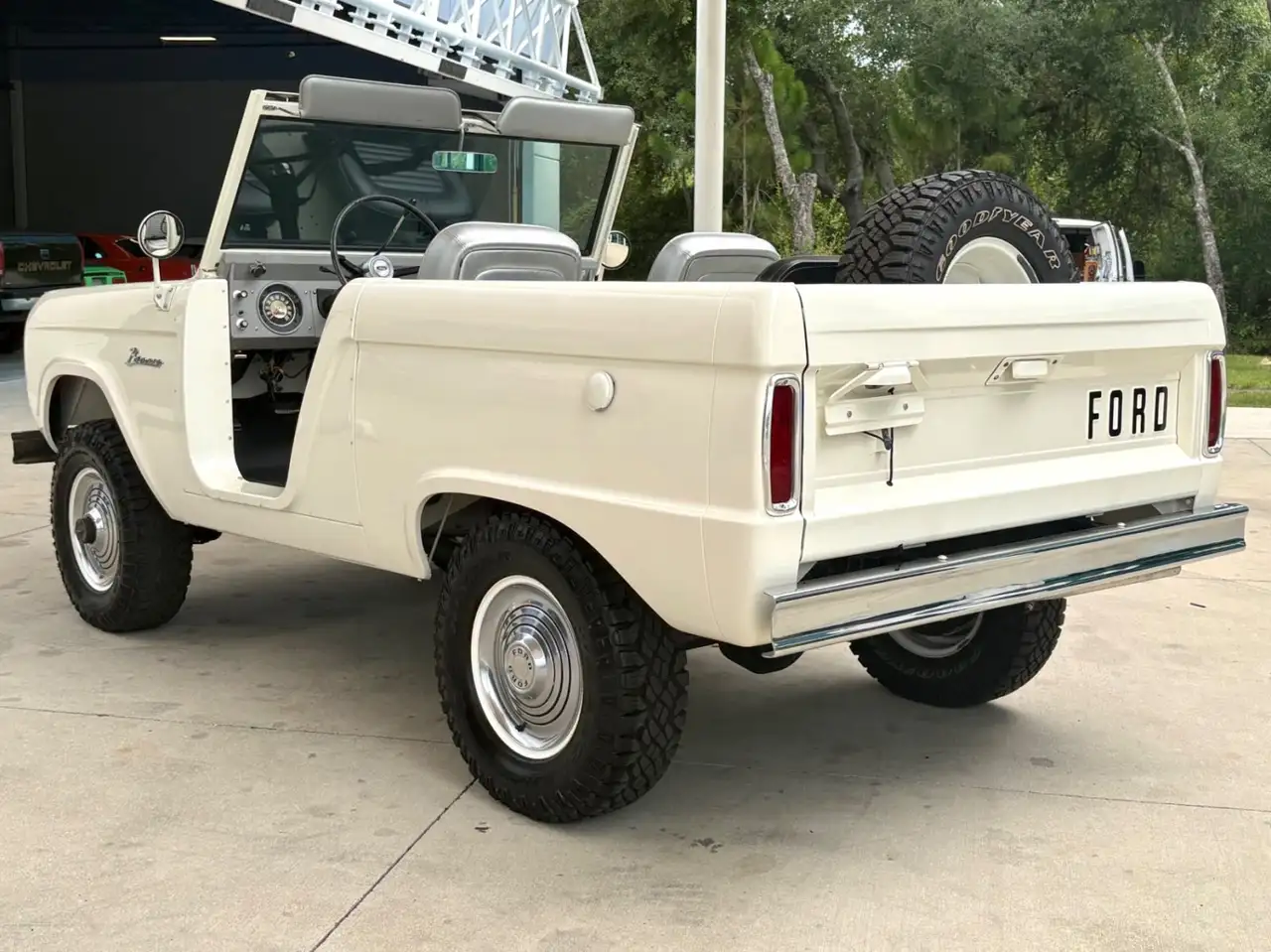 Ford Bronco U13 Roadster, foto 9