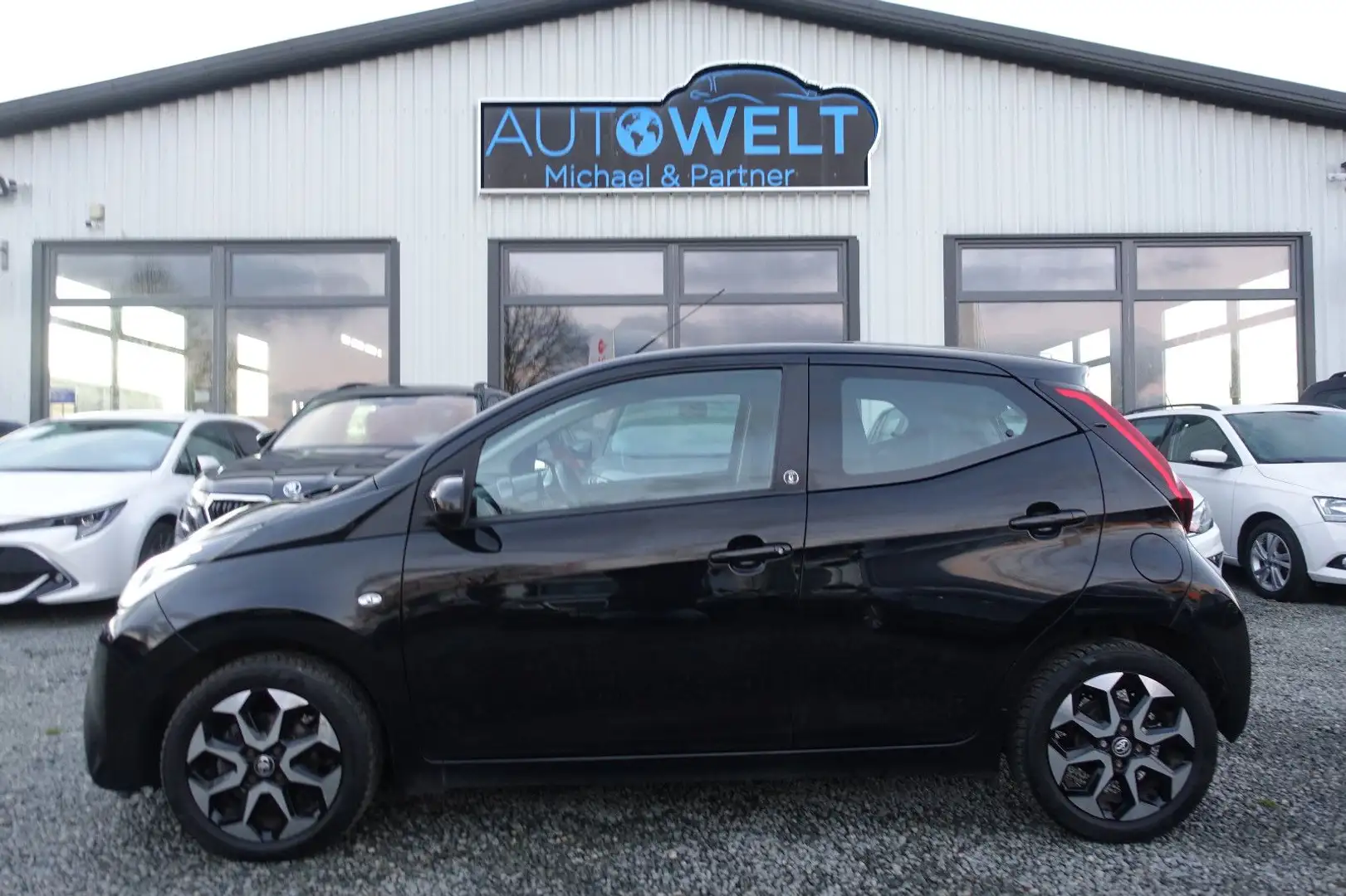 Toyota Aygo AYGO 1.0 Aut.1.HAND lück.Scheckheft TÜVNEU Schwarz - 1