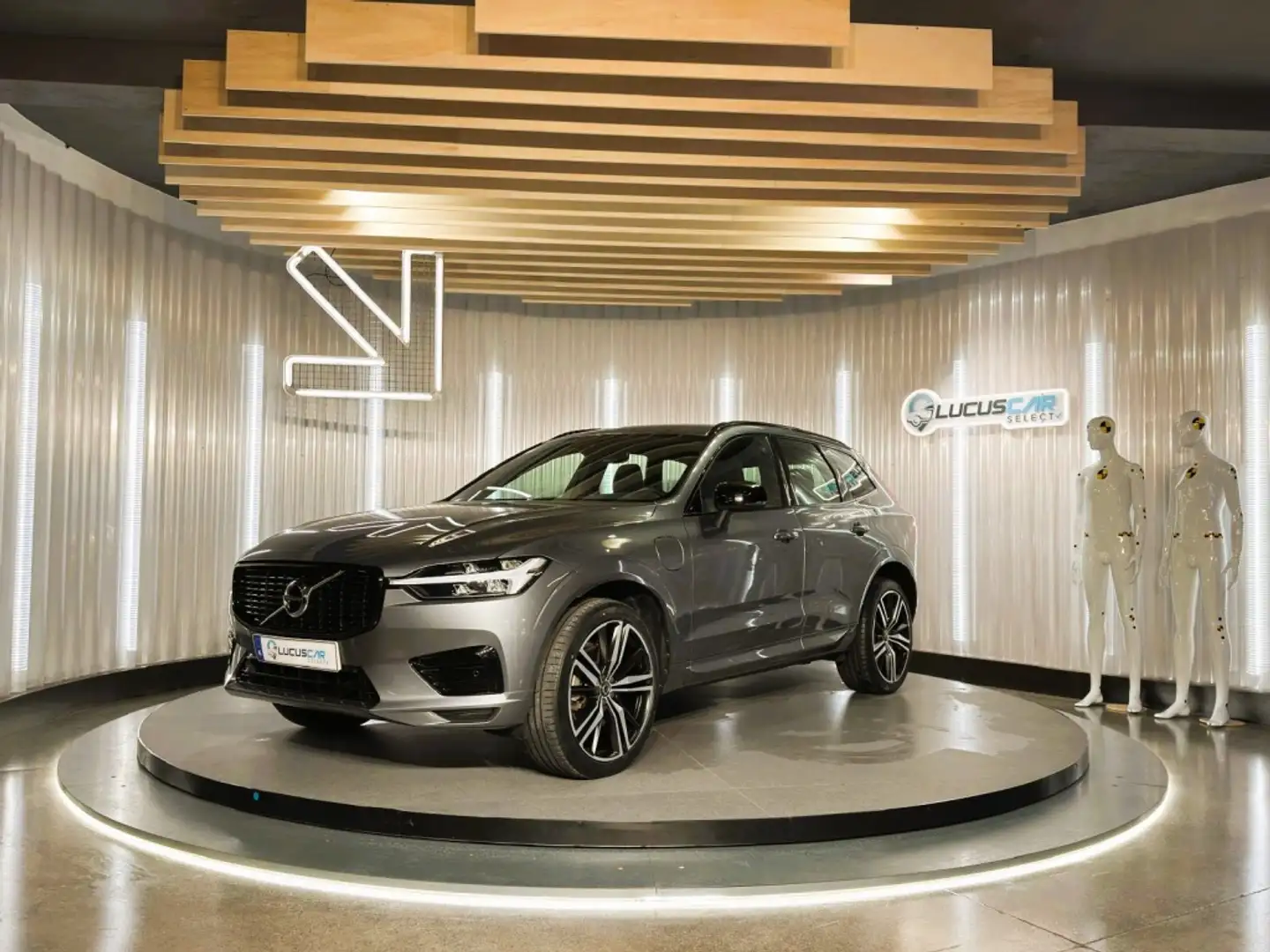 Volvo XC60 T6 Recharge R-Design Gris - 1