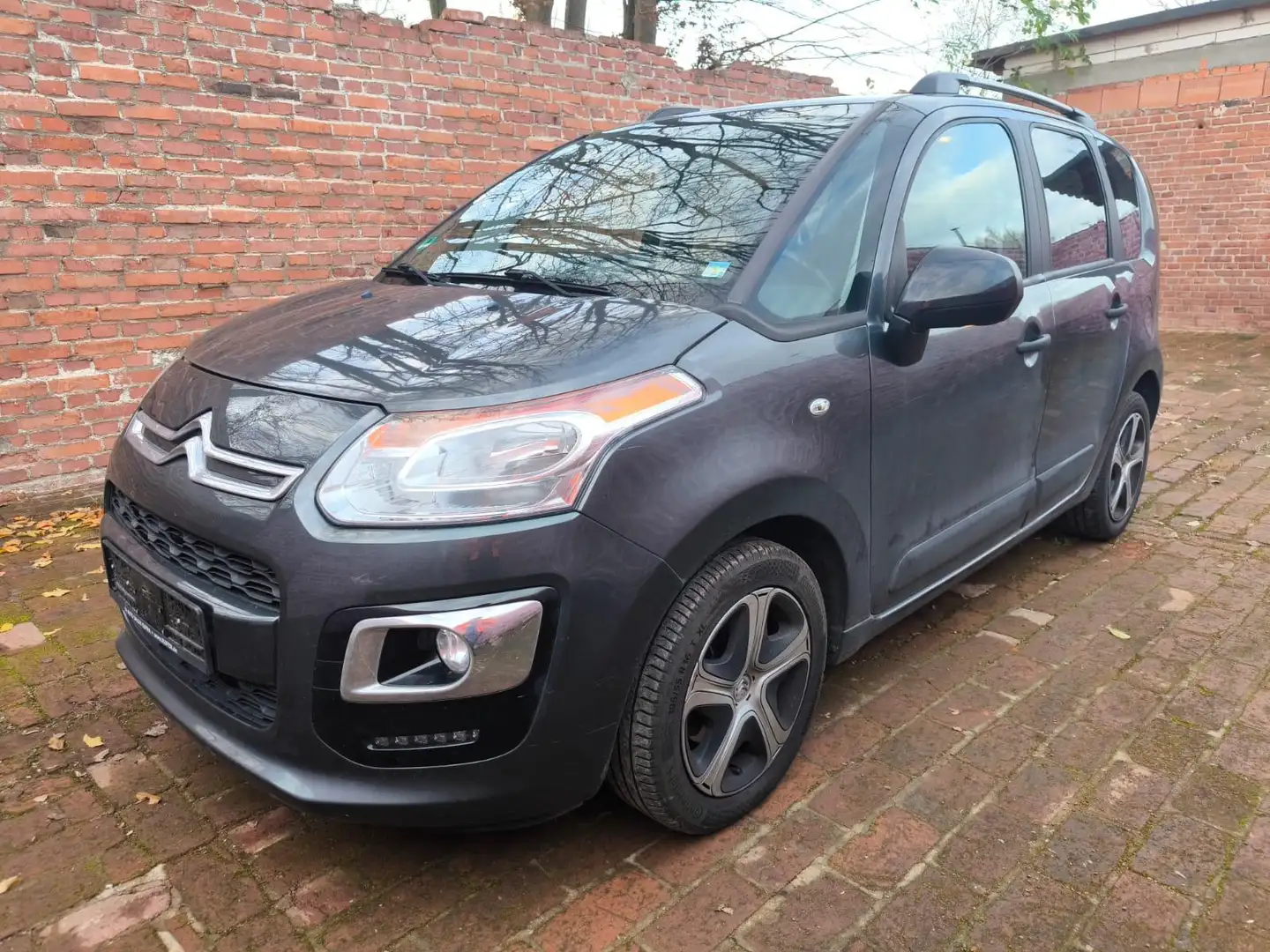 Citroen C3 Picasso Selection 1.2 12V e-THP Motor unrund Grau - 1