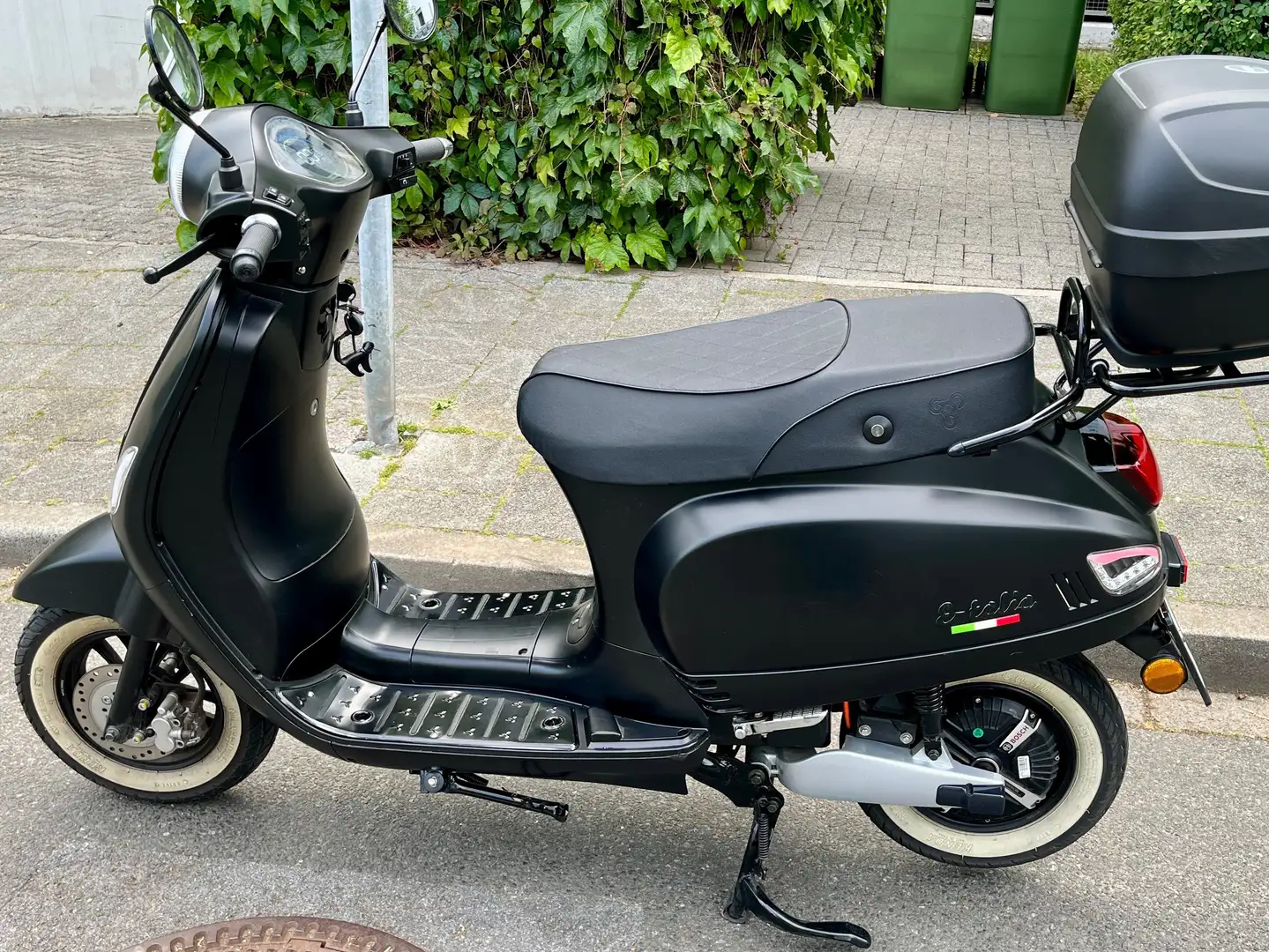 Nova Motors INOA „E-Talia“ mattschwarz 100% elektrisch Czarny - 1
