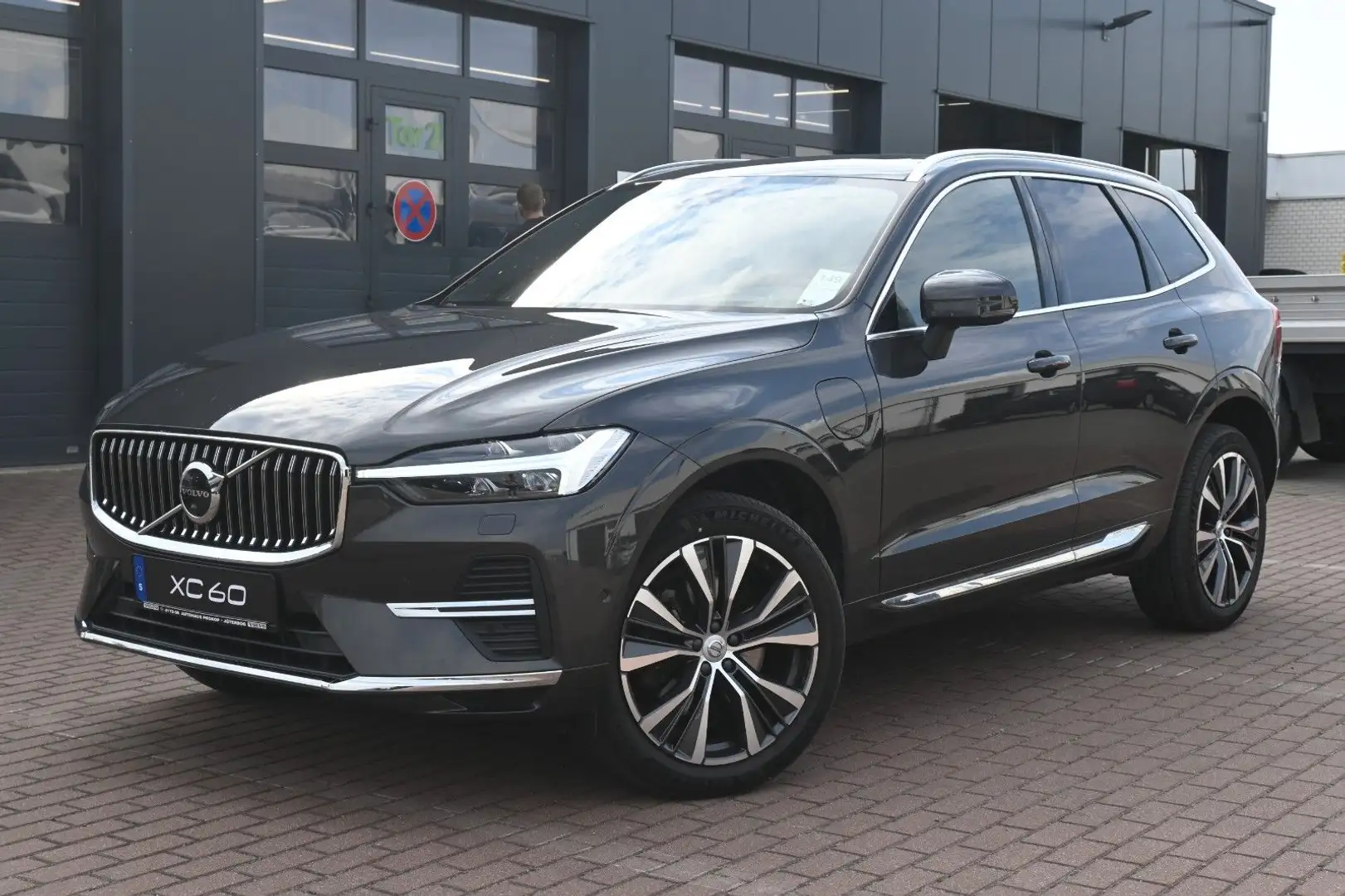Volvo XC60 T8 AWD Recharge Inscription*360°*STDHZG*ACC Grau - 1