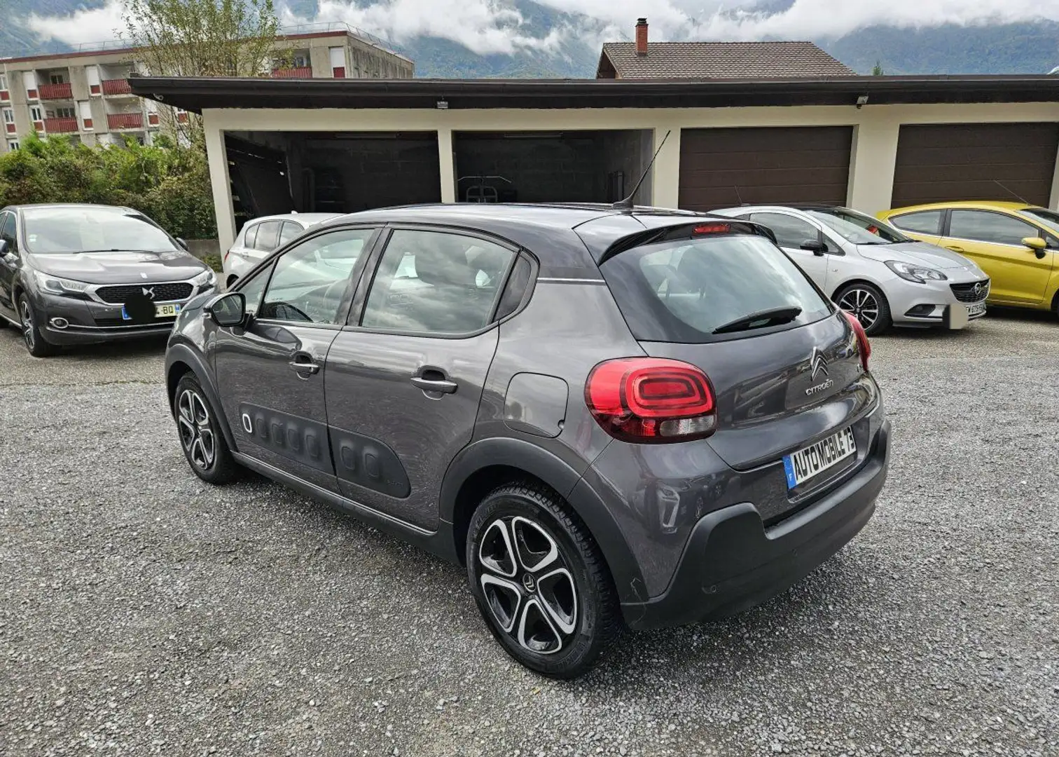 Citroen C3 III PureTech 82ch Shine Gris - 2