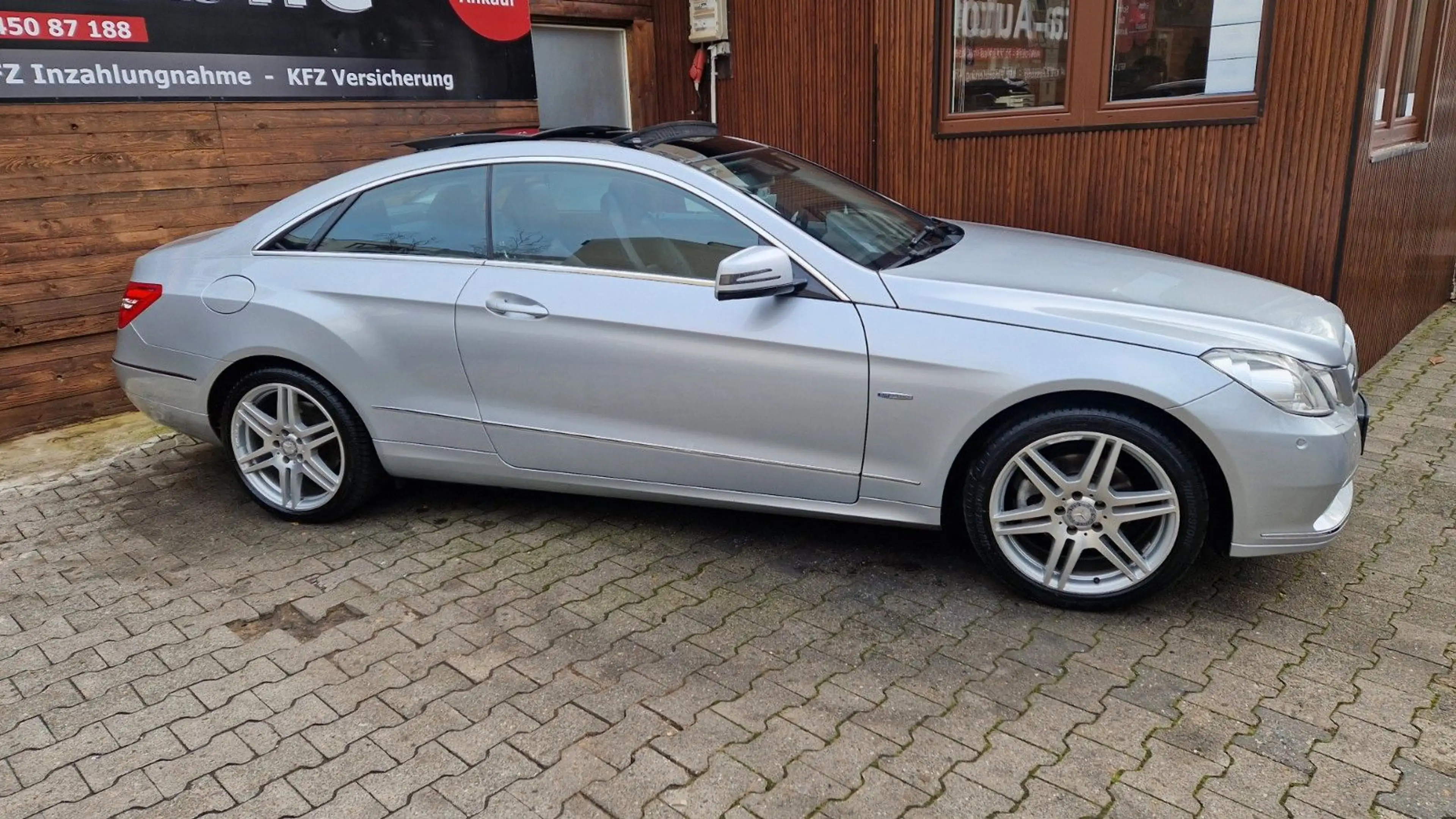 Mercedes-Benz E 250 E Coupe E 250 CGI BlueEfficiency — photo 4