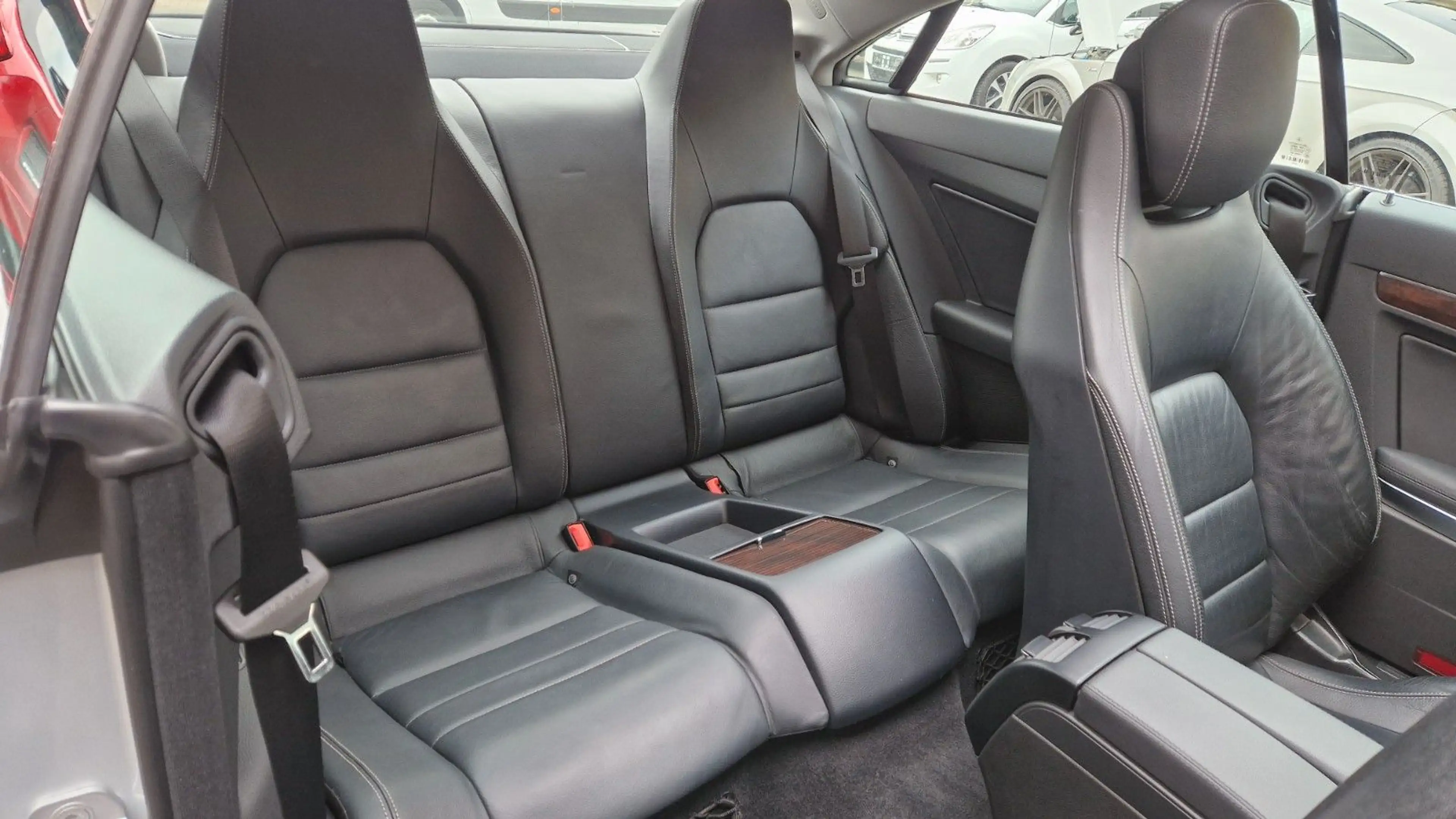Mercedes-Benz E 250 E Coupe E 250 CGI BlueEfficiency — photo 10