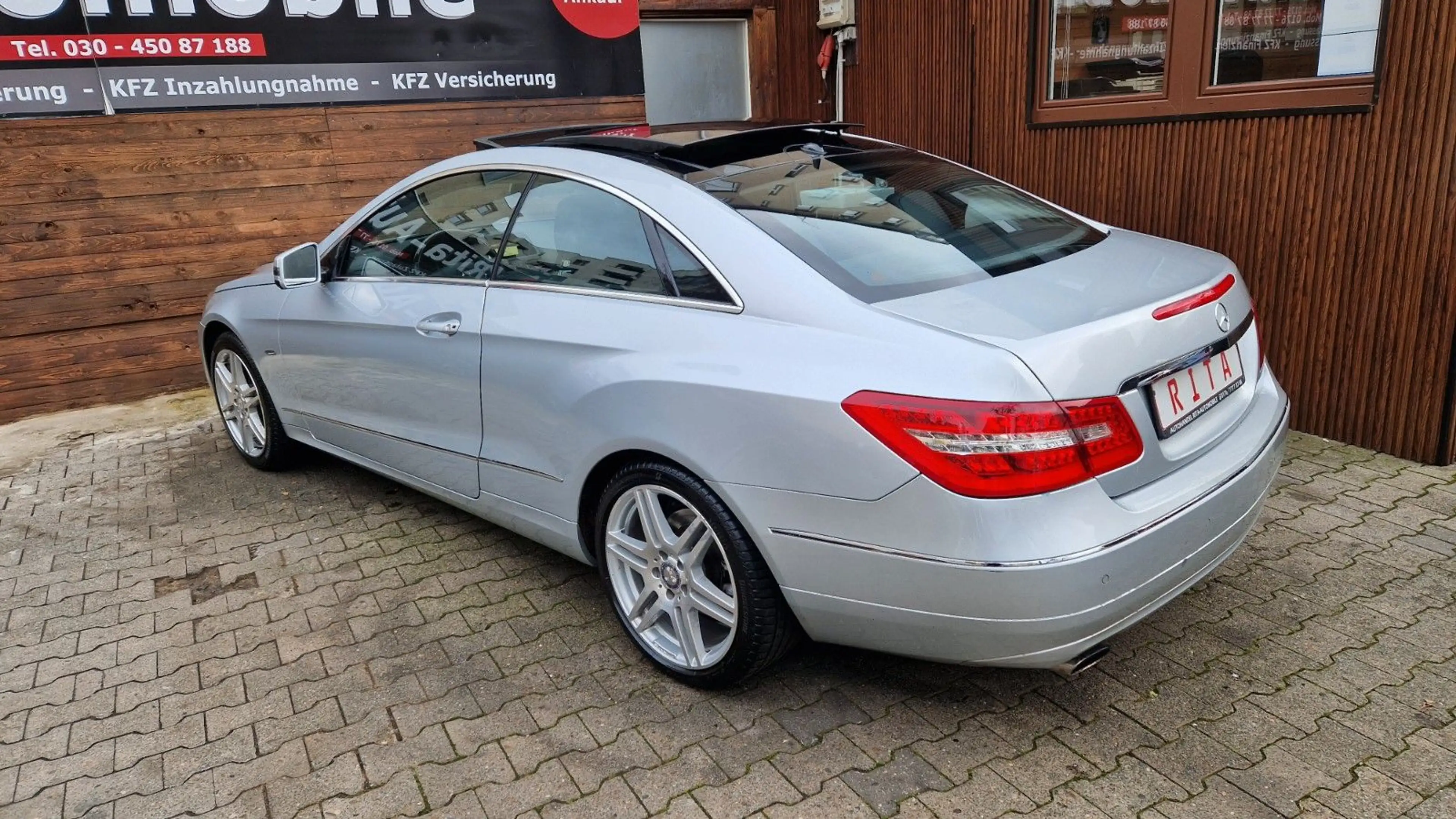 Mercedes-Benz E 250 E Coupe E 250 CGI BlueEfficiency — photo 6