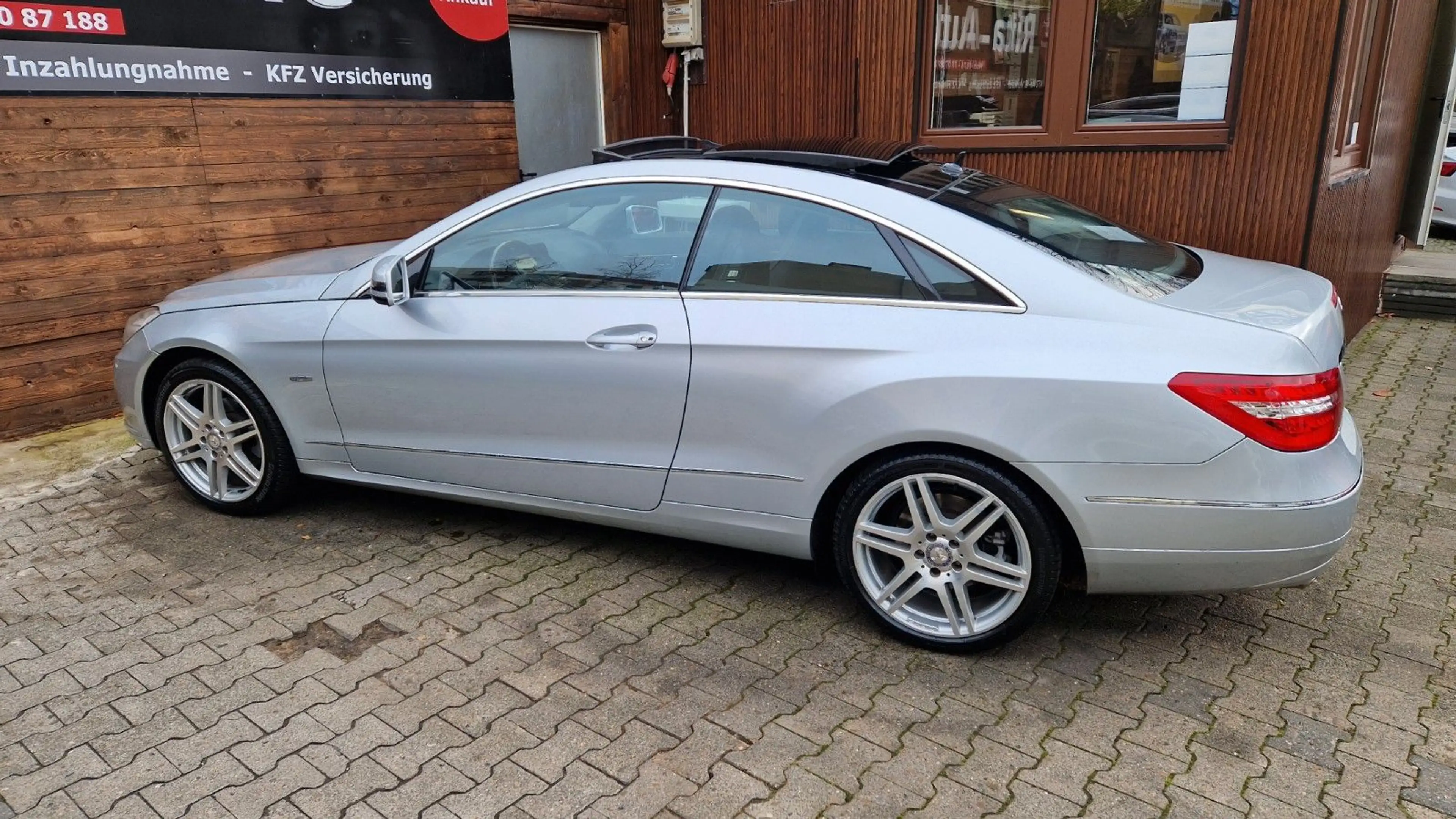 Mercedes-Benz E 250 E Coupe E 250 CGI BlueEfficiency — photo 5