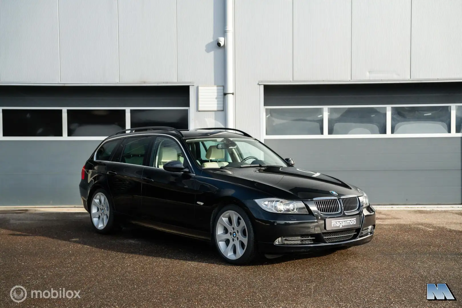 BMW 325 3-serie Touring 325i N52 E91 l 2e Eig. l 77.138 KM Noir - 1