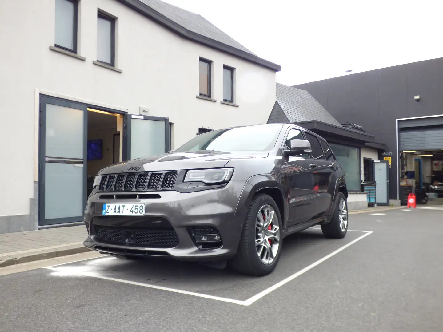 Jeep Grand Cherokee Grand Cherokee 6.4 V8 Hemi Facelift model SRT Gris - 1