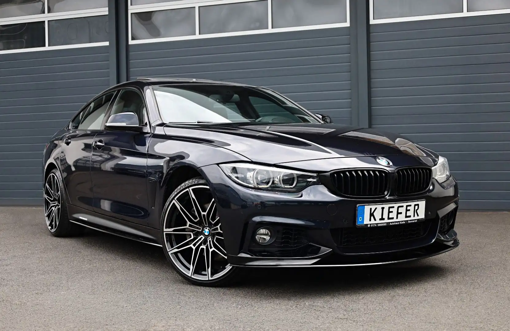 BMW 440 440Xi Gran Coupé M/HUD/H&K/CarPlay/4xSHZ/KAM/R20 Schwarz - 1