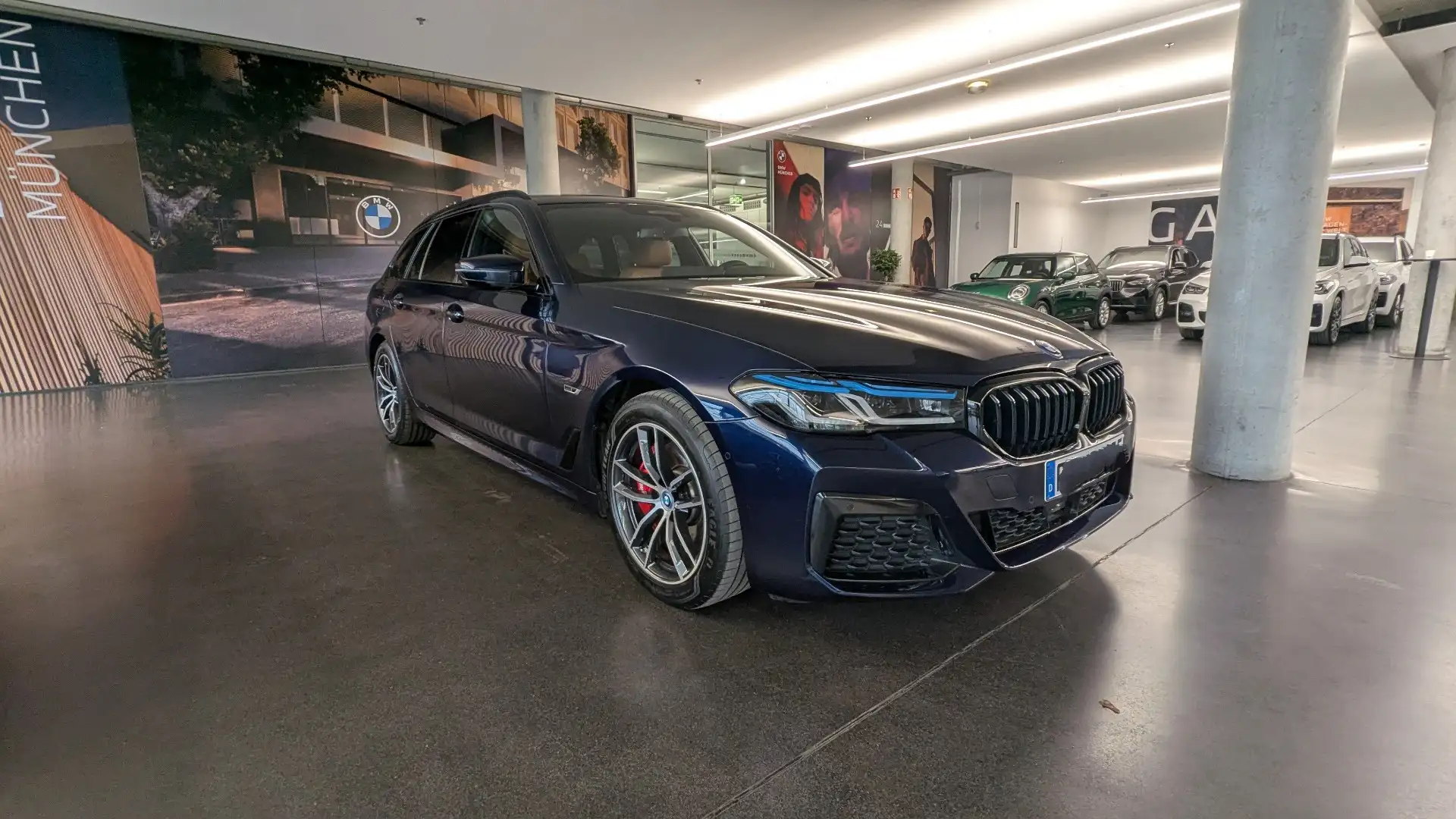 BMW 530 530e xDr Touring M Sport Pro VOLL Individual Blau - 2