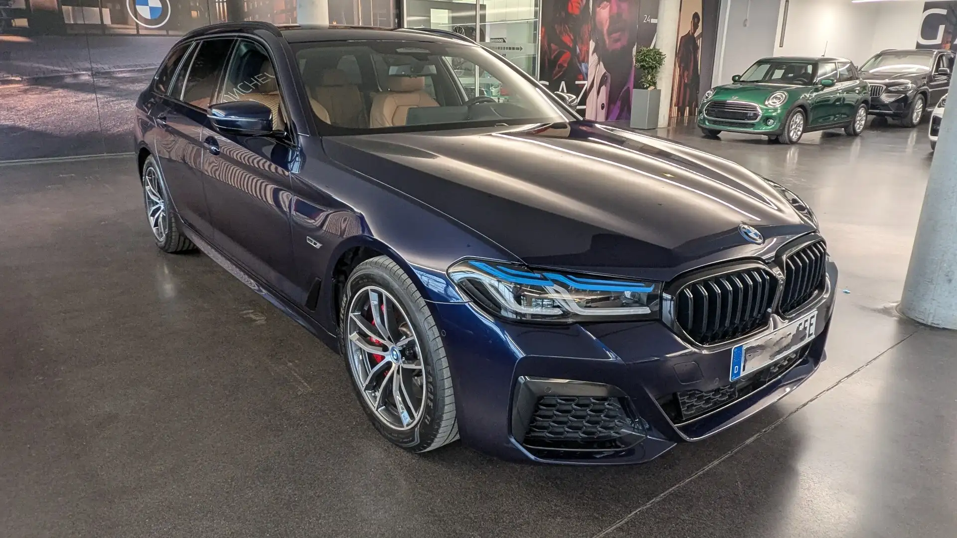 BMW 530 530e xDr Touring M Sport Pro VOLL Individual Blau - 1
