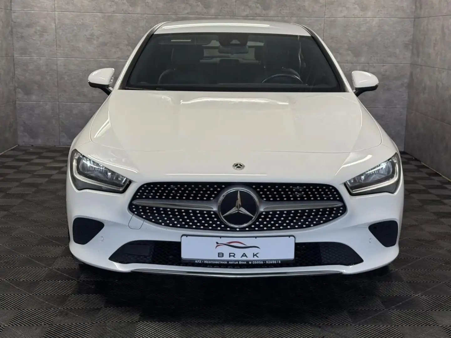 Mercedes-Benz CLA 200 4MATIC Navi*SHZ*PDC*Tempo Weiß - 2