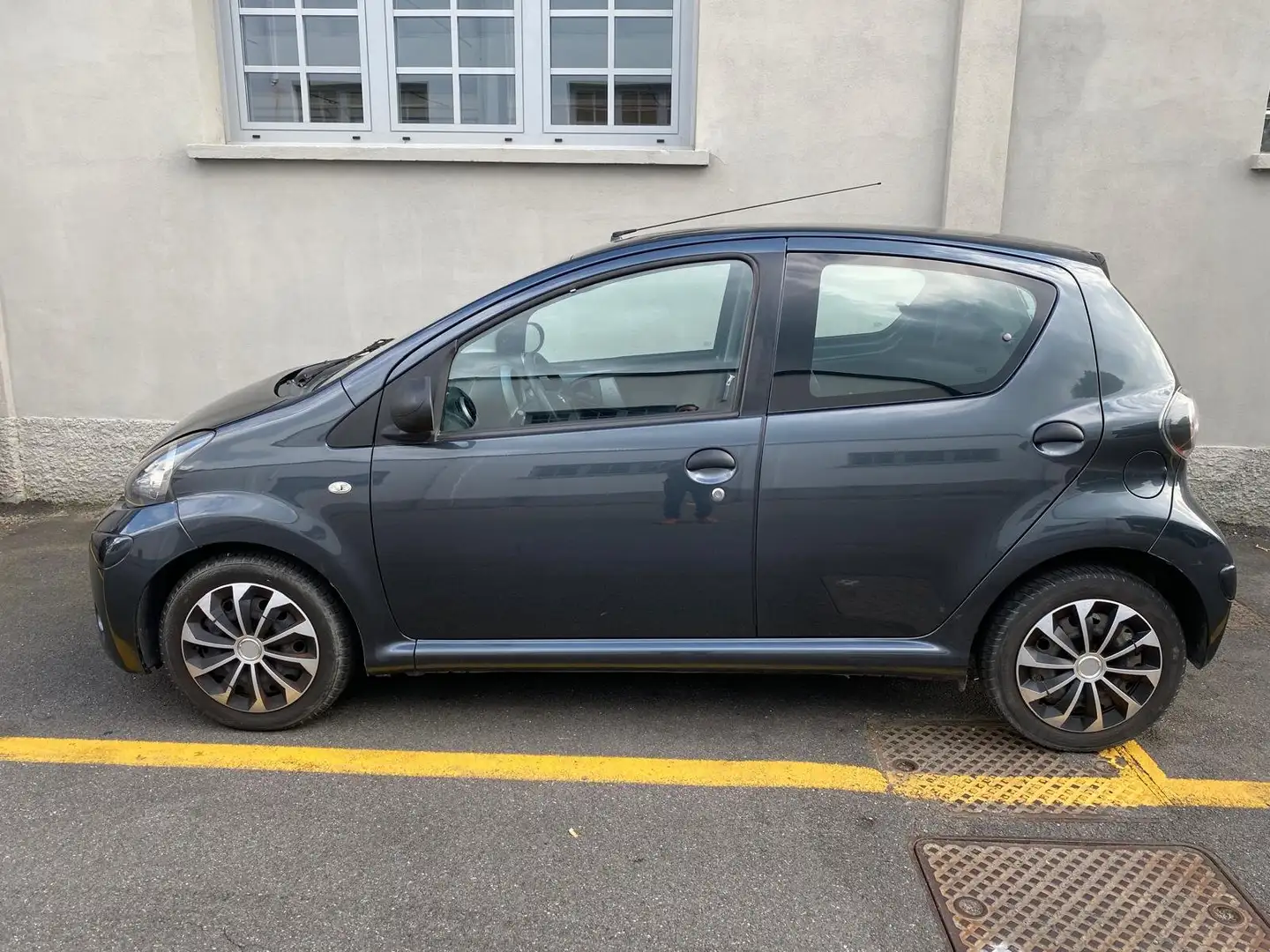 Toyota Aygo 1.0 NOW Bleu - 2