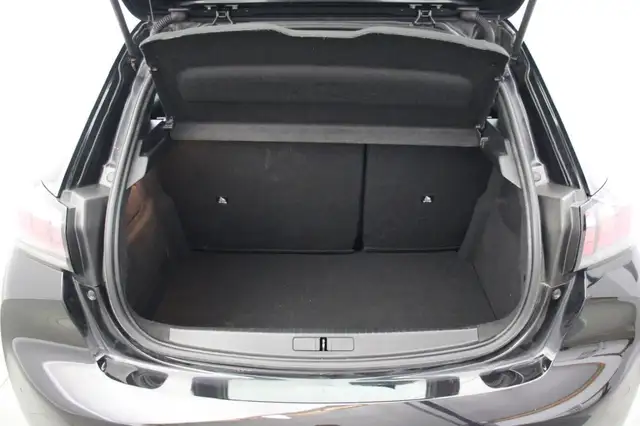 Peugeot 208 view 11