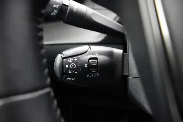 Peugeot 208 view 7