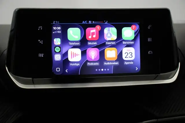 Peugeot 208 view 5