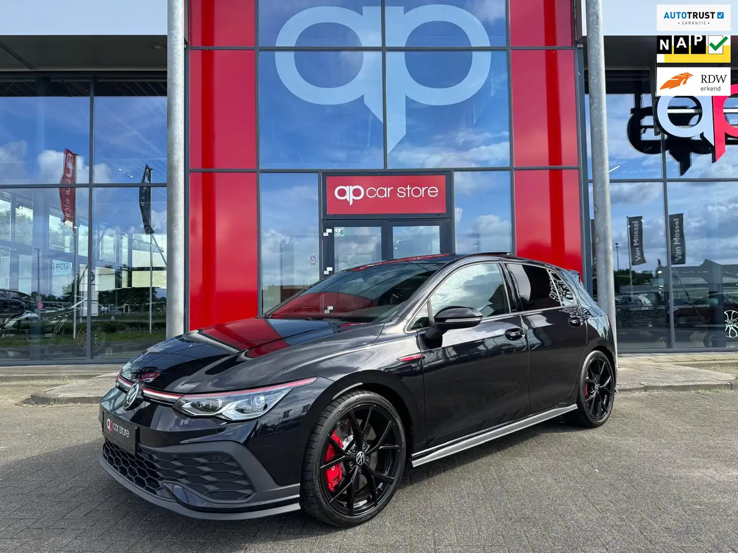 Volkswagen Golf GTI 2.0 TSI Clubsport Panorama Carplay LED Zwart - 1